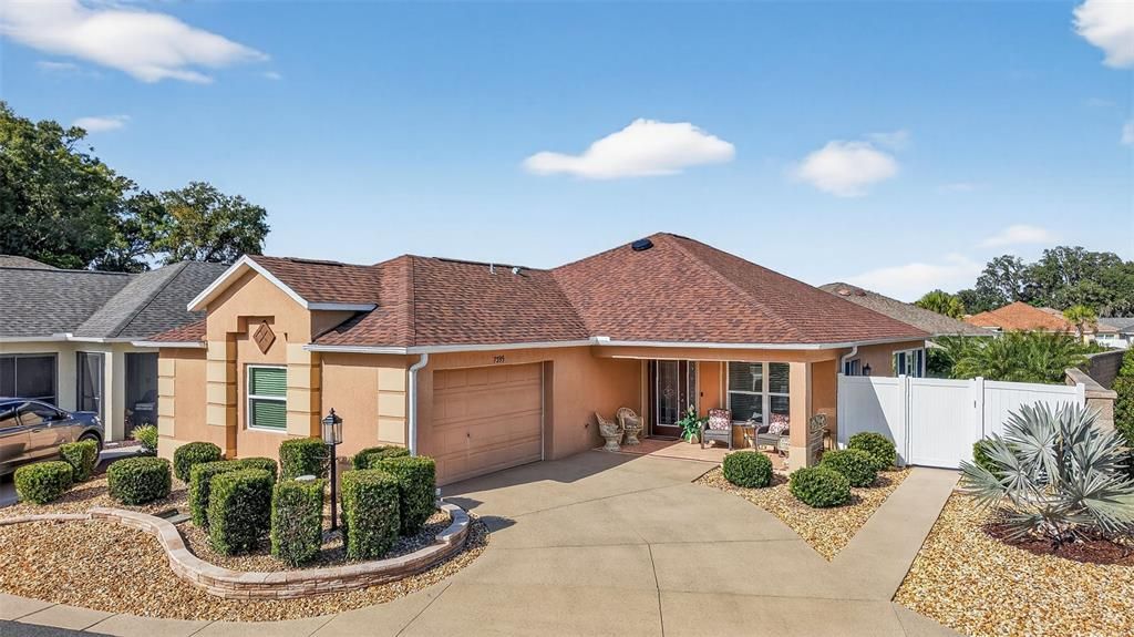 Active With Contract: $425,000 (3 beds, 2 baths, 1635 Square Feet)