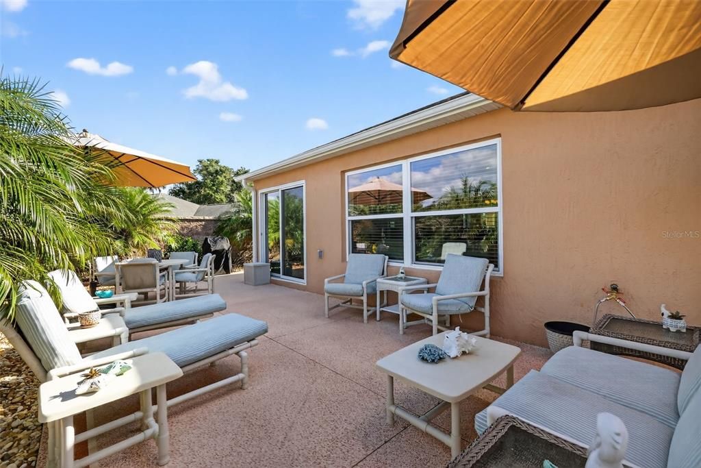 Active With Contract: $425,000 (3 beds, 2 baths, 1635 Square Feet)