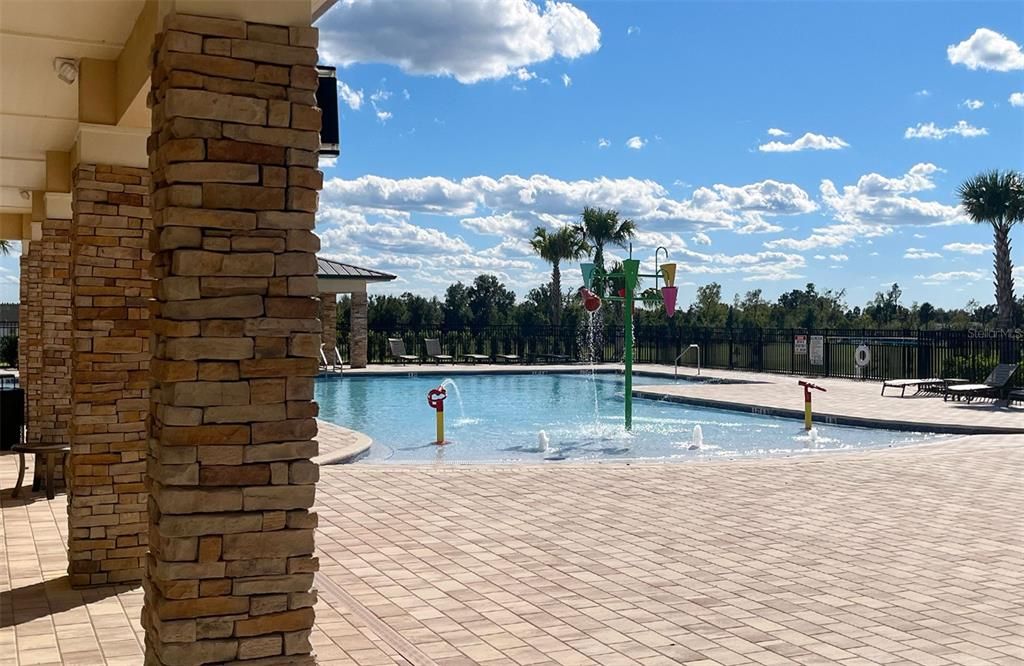 待售: $399,999 (4 贝兹, 2 浴室, 2660 平方英尺)