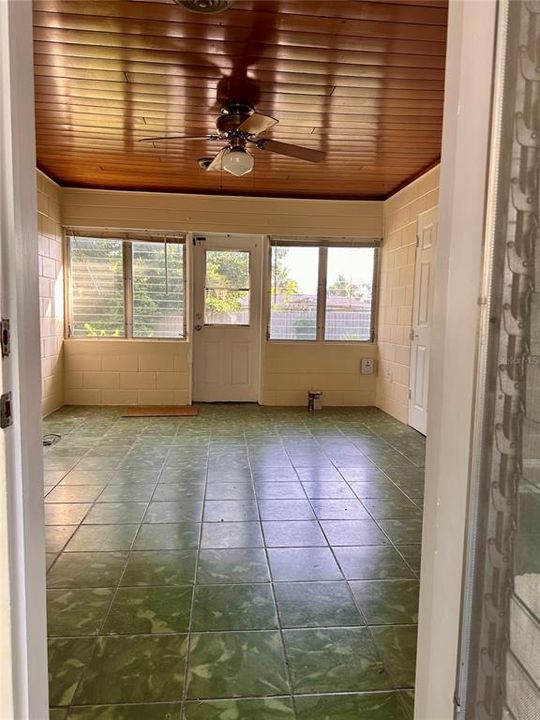 For Rent: $1,850 (2 beds, 2 baths, 1296 Square Feet)