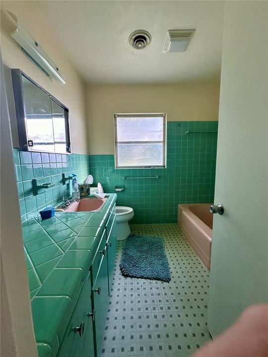 For Rent: $1,850 (2 beds, 2 baths, 1296 Square Feet)