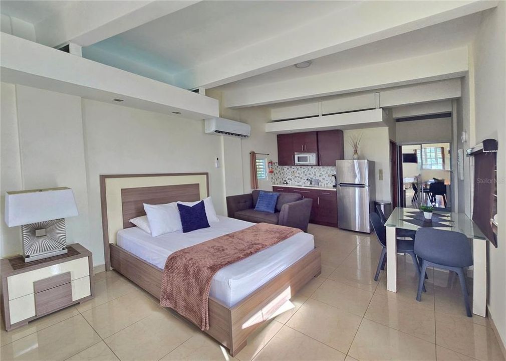 待售: $975,000 (5 贝兹, 6 浴室, 3000 平方英尺)