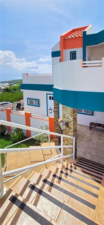 待售: $975,000 (5 贝兹, 6 浴室, 3000 平方英尺)