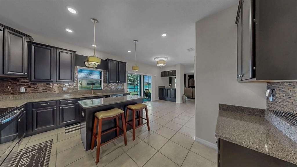 На продажу: $625,000 (5 спален, 3 ванн, 3711 Квадратных фут)