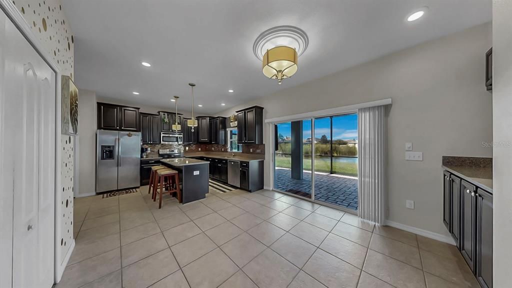 На продажу: $625,000 (5 спален, 3 ванн, 3711 Квадратных фут)