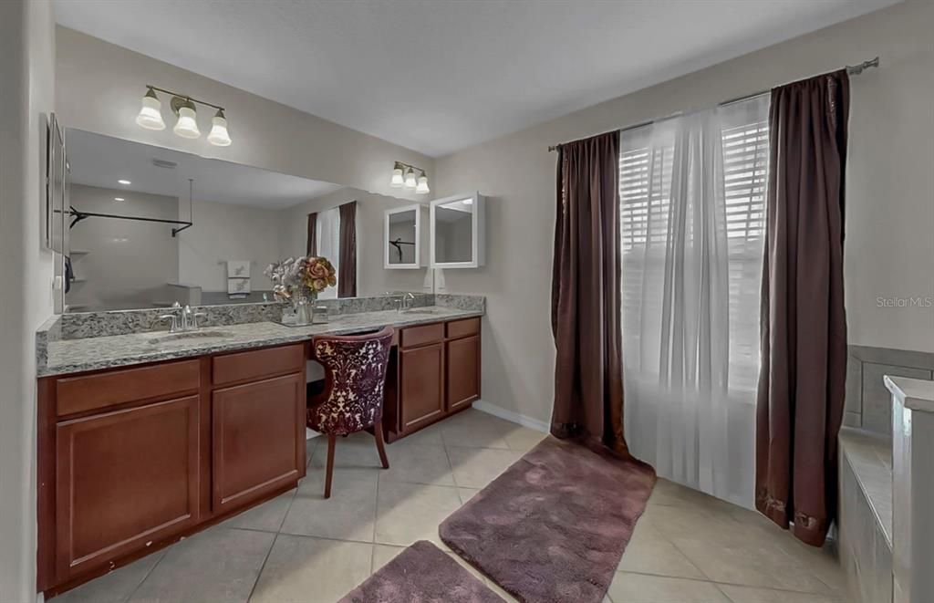 На продажу: $625,000 (5 спален, 3 ванн, 3711 Квадратных фут)