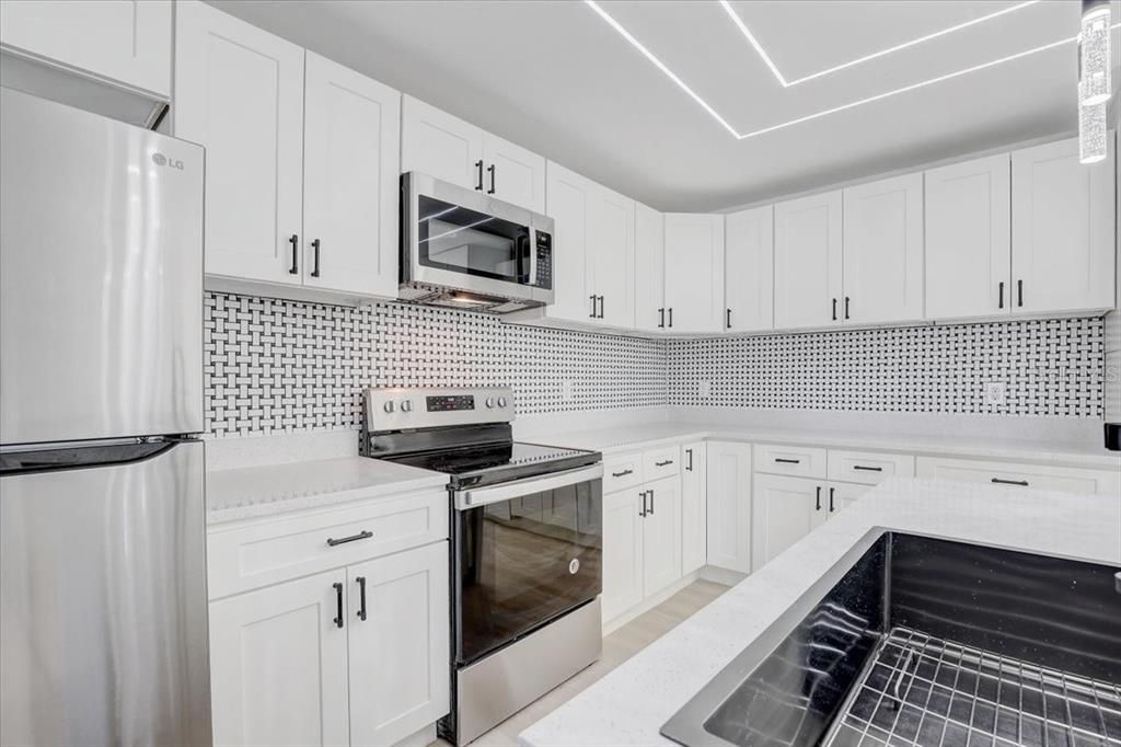 Activo con contrato: $360,000 (3 camas, 2 baños, 1193 Pies cuadrados)