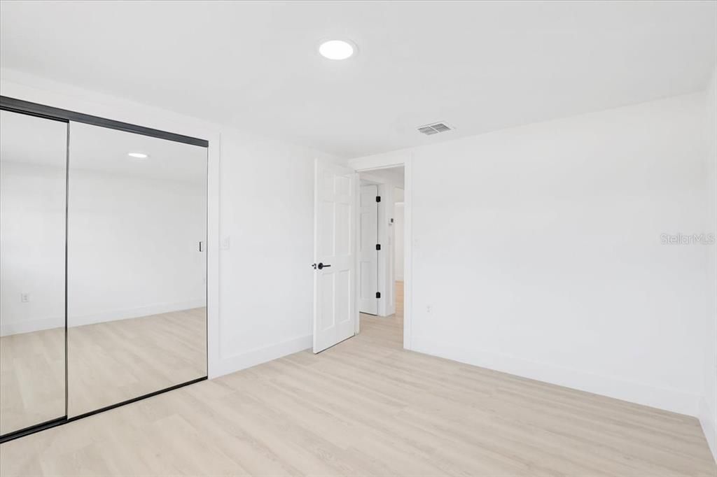 Activo con contrato: $360,000 (3 camas, 2 baños, 1193 Pies cuadrados)