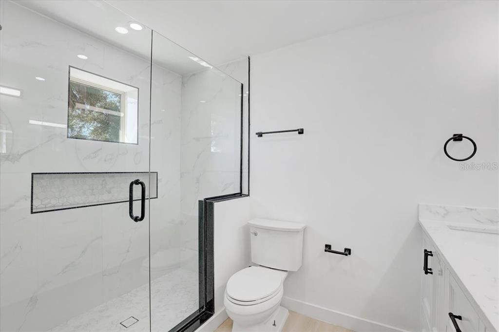 Activo con contrato: $360,000 (3 camas, 2 baños, 1193 Pies cuadrados)