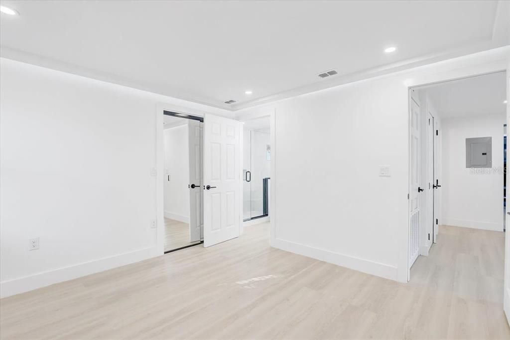 Activo con contrato: $360,000 (3 camas, 2 baños, 1193 Pies cuadrados)