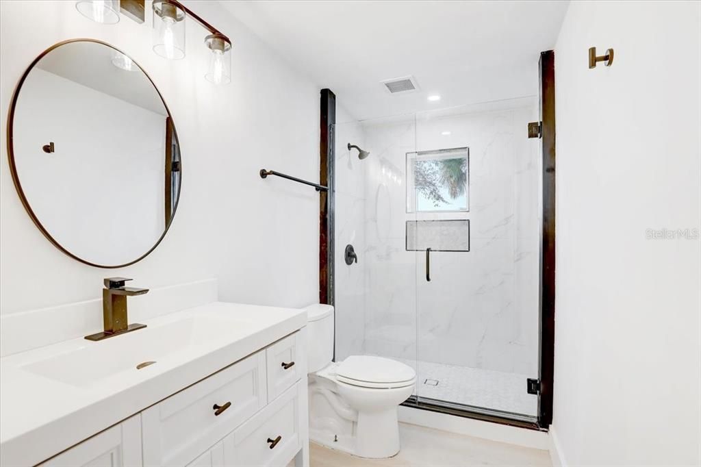 Activo con contrato: $360,000 (3 camas, 2 baños, 1193 Pies cuadrados)