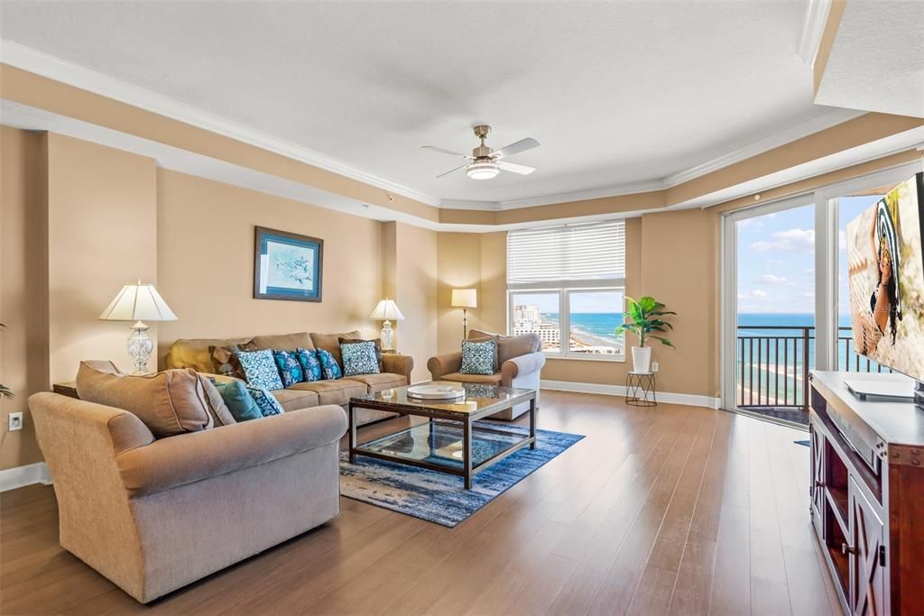 Active With Contract: $599,000 (3 beds, 3 baths, 1980 Square Feet)