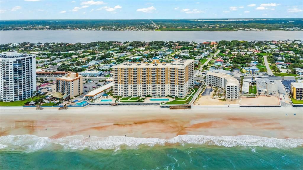 Active With Contract: $599,000 (3 beds, 3 baths, 1980 Square Feet)