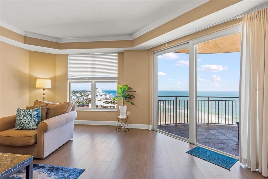 Active With Contract: $599,000 (3 beds, 3 baths, 1980 Square Feet)