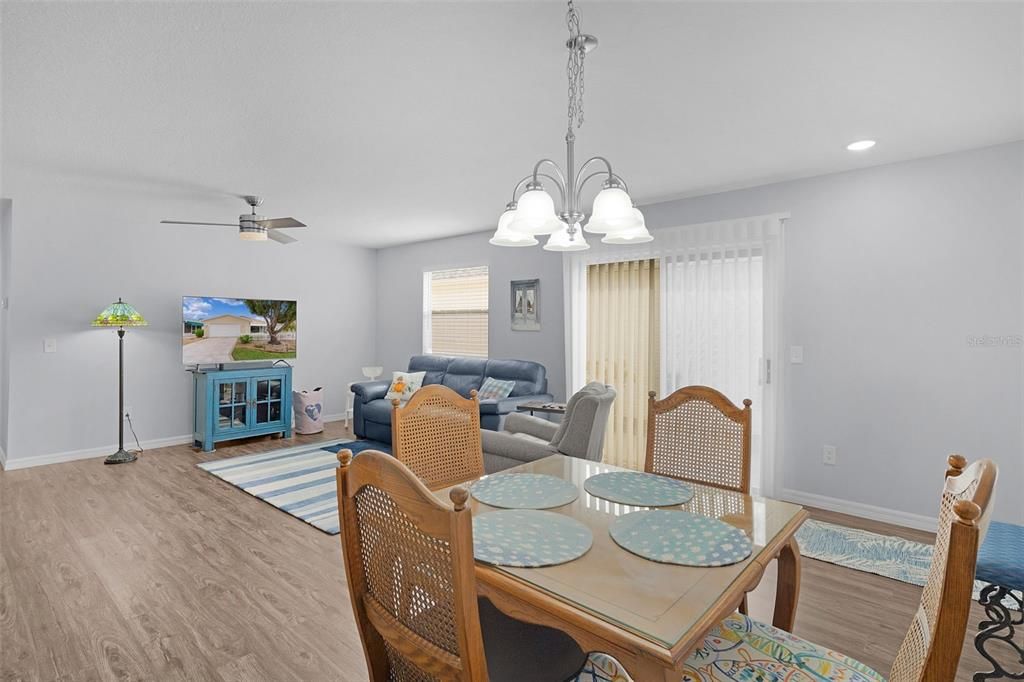 En Venta: $281,000 (2 camas, 2 baños, 1121 Pies cuadrados)