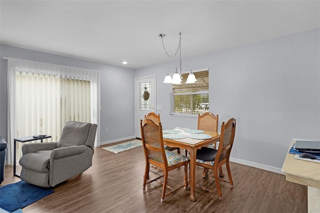 En Venta: $281,000 (2 camas, 2 baños, 1121 Pies cuadrados)