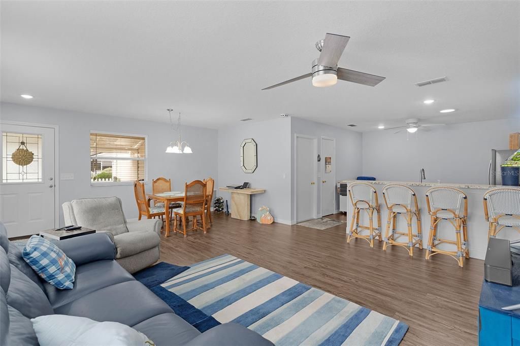 En Venta: $281,000 (2 camas, 2 baños, 1121 Pies cuadrados)