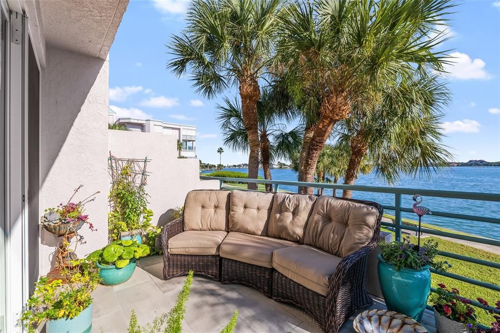 For Sale: $799,000 (2 beds, 2 baths, 1265 Square Feet)