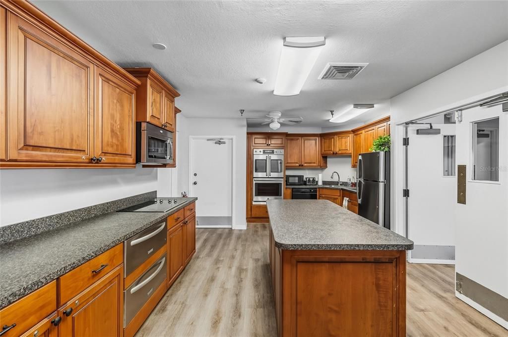 For Sale: $799,000 (2 beds, 2 baths, 1265 Square Feet)