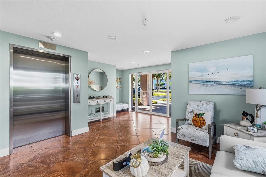 For Sale: $799,000 (2 beds, 2 baths, 1265 Square Feet)