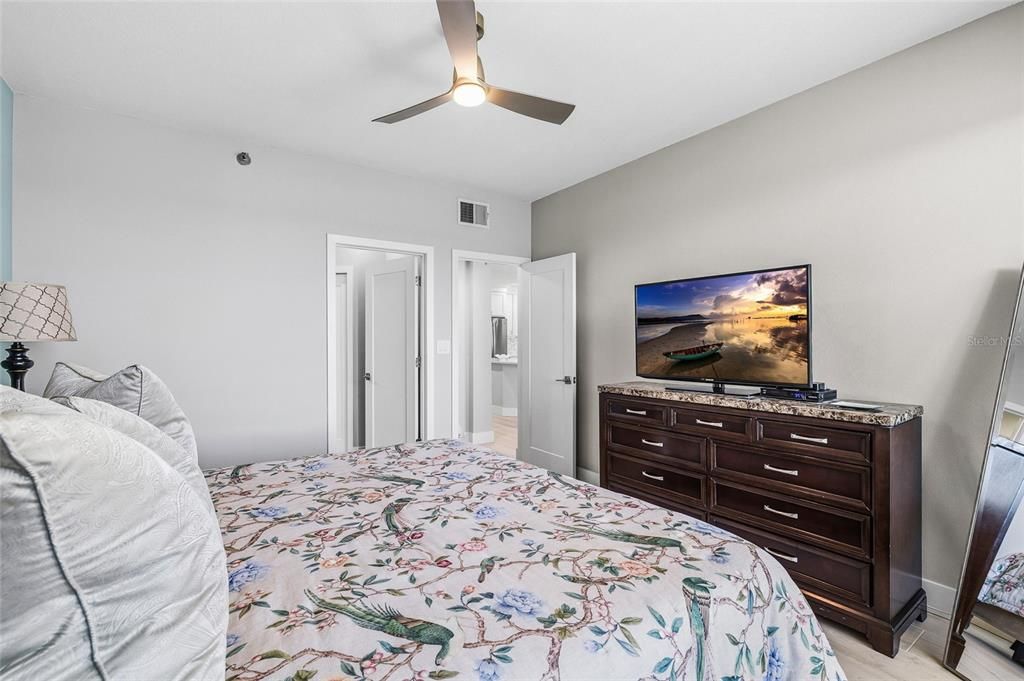 For Sale: $799,000 (2 beds, 2 baths, 1265 Square Feet)