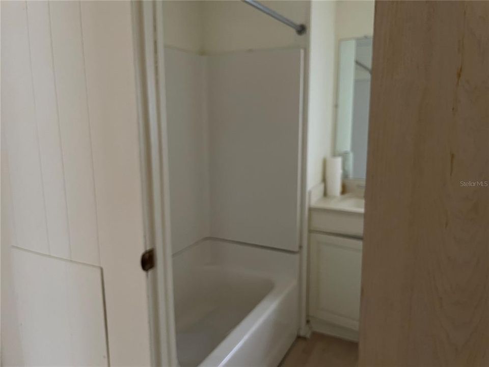 For Sale: $100,000 (2 beds, 1 baths, 736 Square Feet)