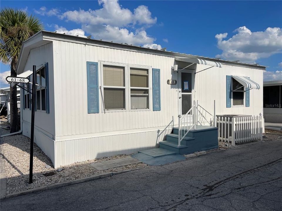 For Sale: $100,000 (2 beds, 1 baths, 736 Square Feet)