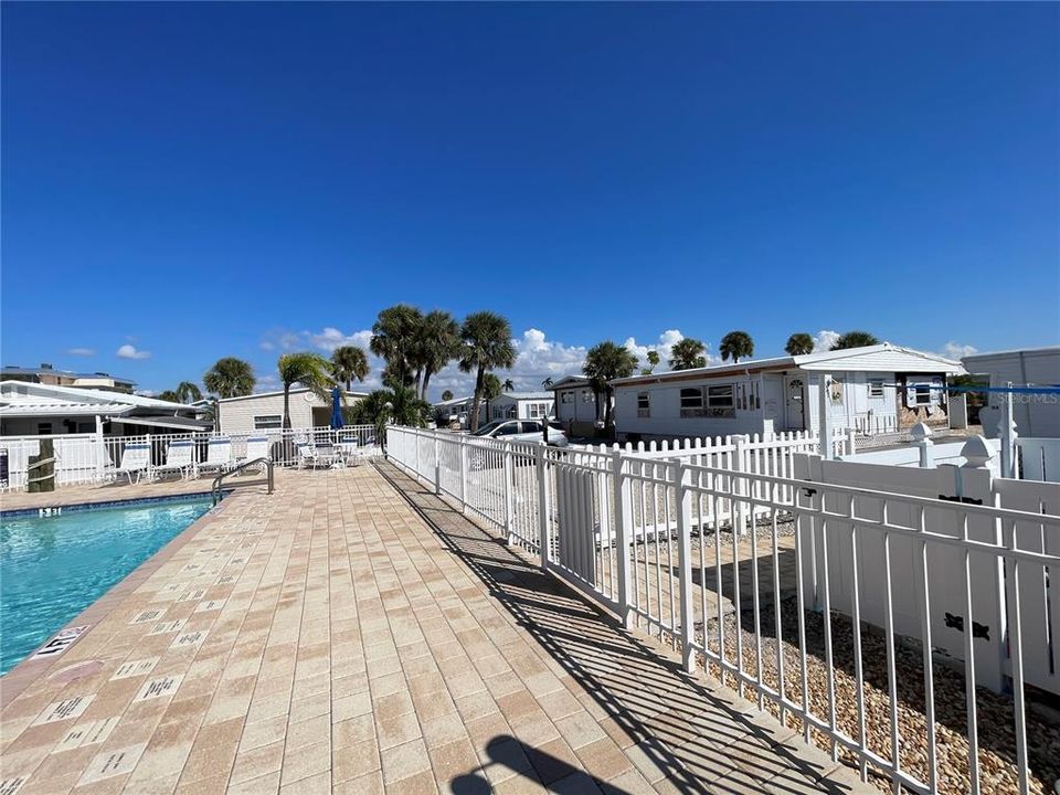 For Sale: $100,000 (2 beds, 1 baths, 736 Square Feet)