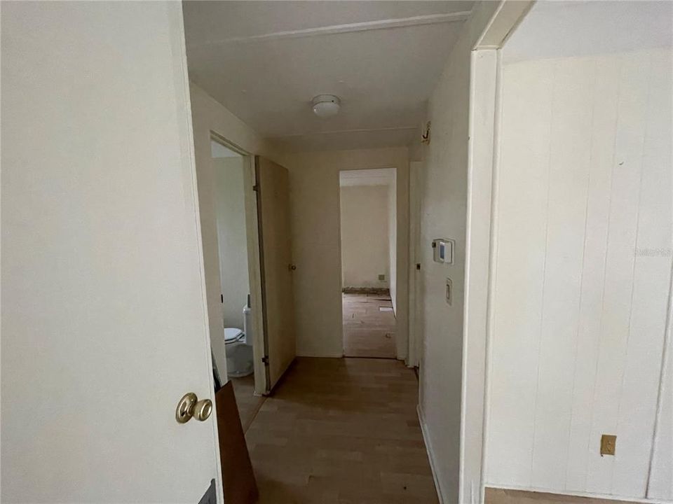 For Sale: $100,000 (2 beds, 1 baths, 736 Square Feet)