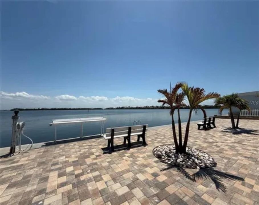 For Sale: $100,000 (2 beds, 1 baths, 736 Square Feet)