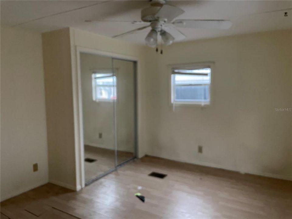 For Sale: $100,000 (2 beds, 1 baths, 736 Square Feet)