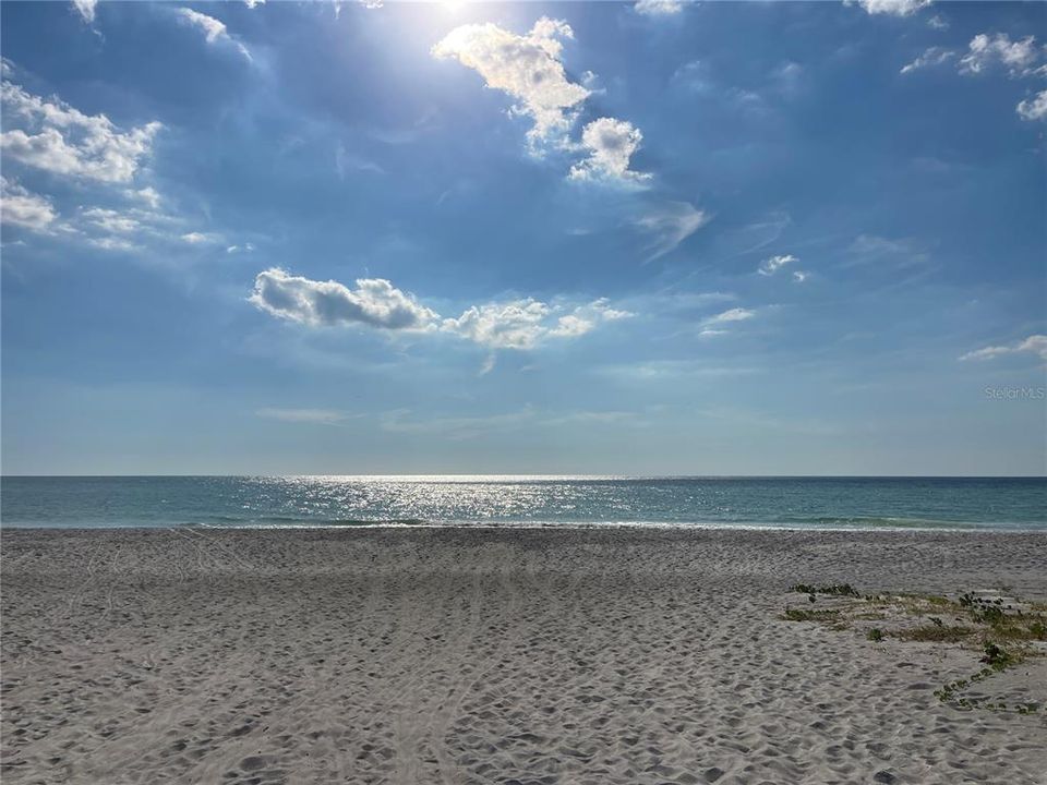 For Sale: $100,000 (2 beds, 1 baths, 736 Square Feet)