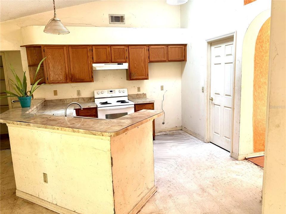 For Sale: $419,000 (4 beds, 2 baths, 1740 Square Feet)