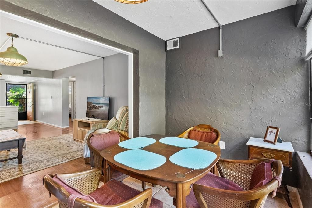 En Venta: $275,000 (3 camas, 2 baños, 1209 Pies cuadrados)