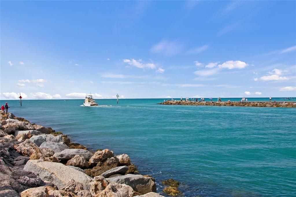 На продажу: $3,200,000 (0.39 acres)