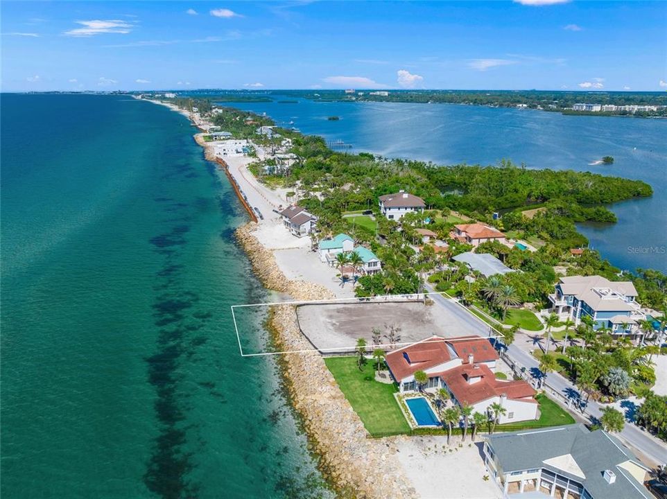 На продажу: $3,200,000 (0.39 acres)