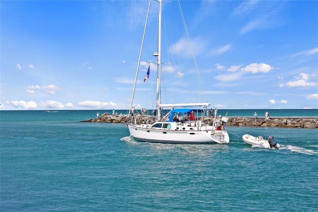 На продажу: $3,200,000 (0.39 acres)