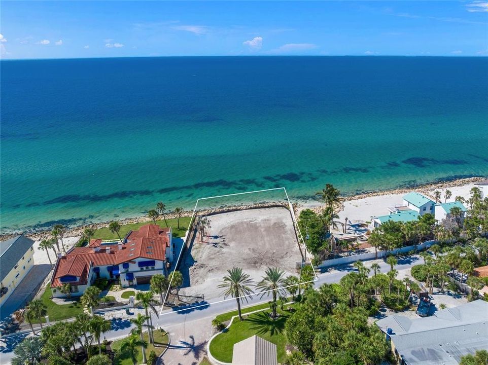 На продажу: $3,200,000 (0.39 acres)