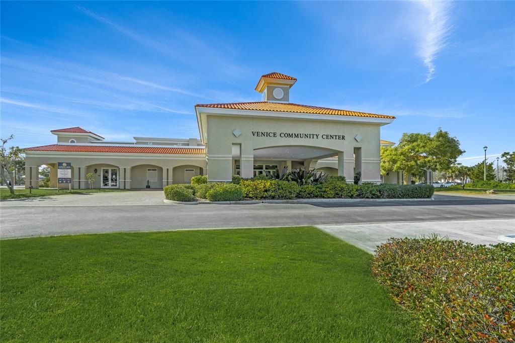 На продажу: $3,200,000 (0.39 acres)