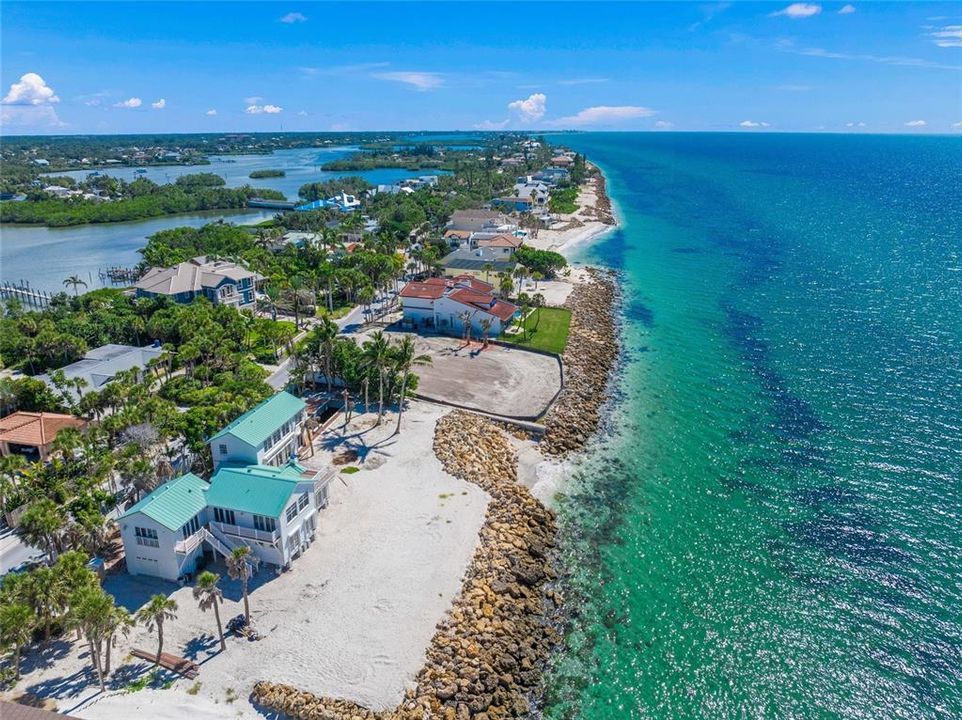 На продажу: $3,200,000 (0.39 acres)