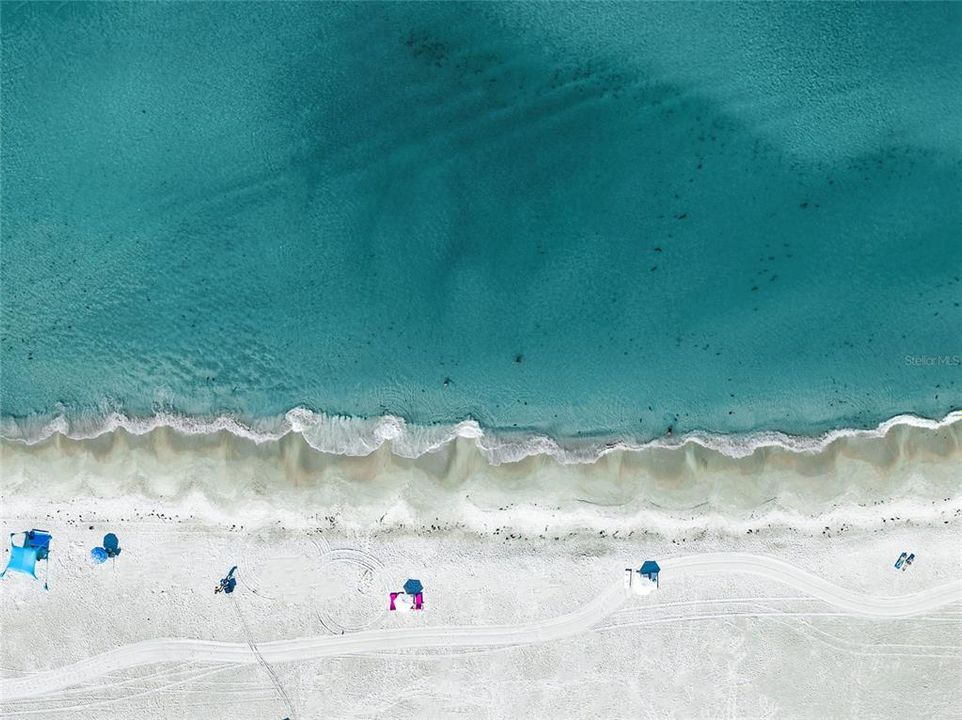 На продажу: $3,200,000 (0.39 acres)