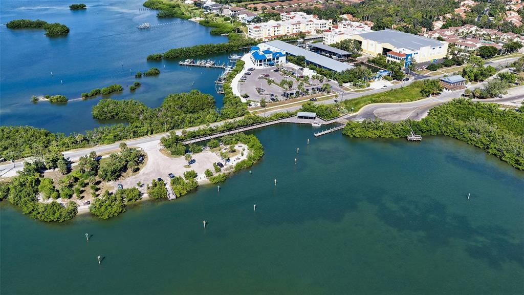 На продажу: $3,200,000 (0.39 acres)