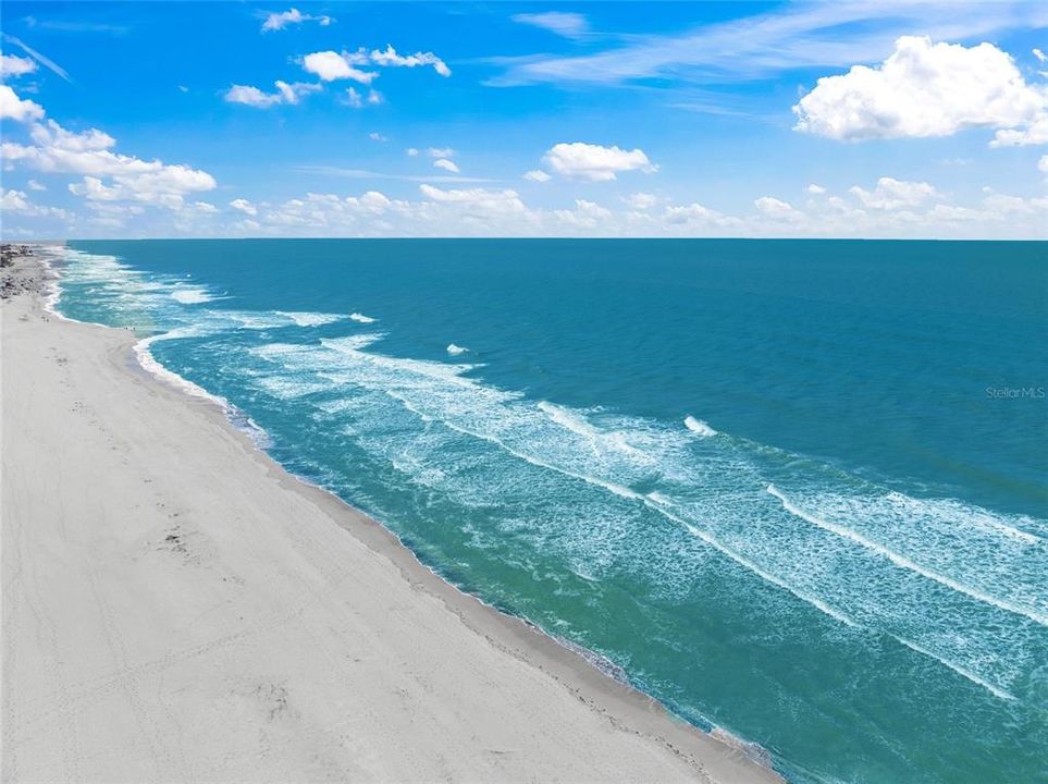 На продажу: $3,200,000 (0.39 acres)