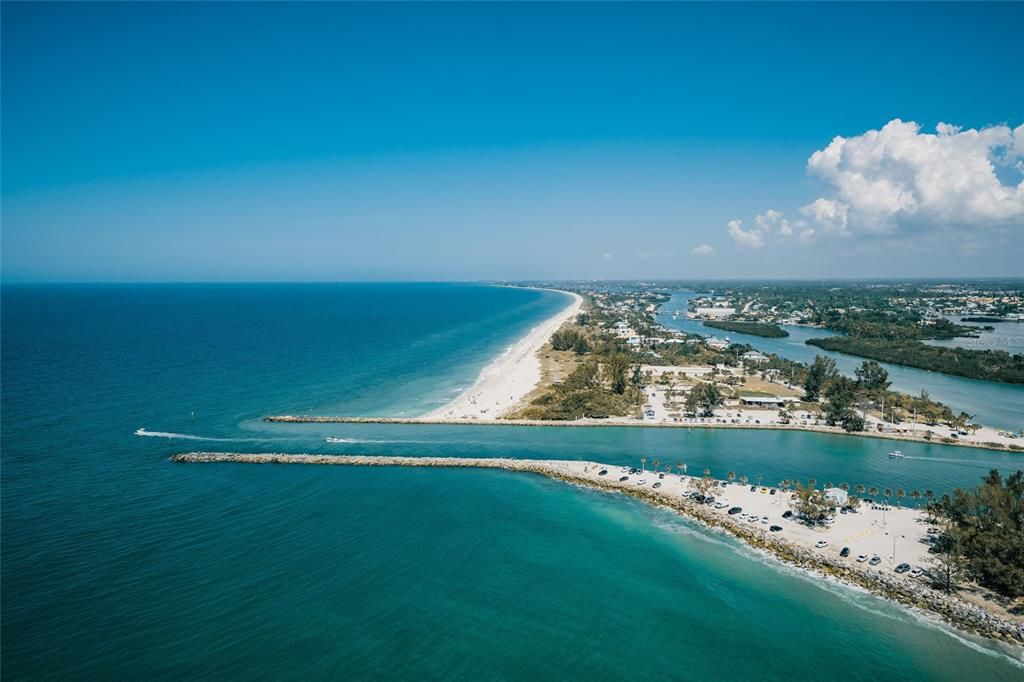 На продажу: $3,200,000 (0.39 acres)