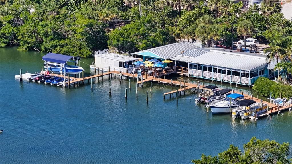 На продажу: $3,200,000 (0.39 acres)