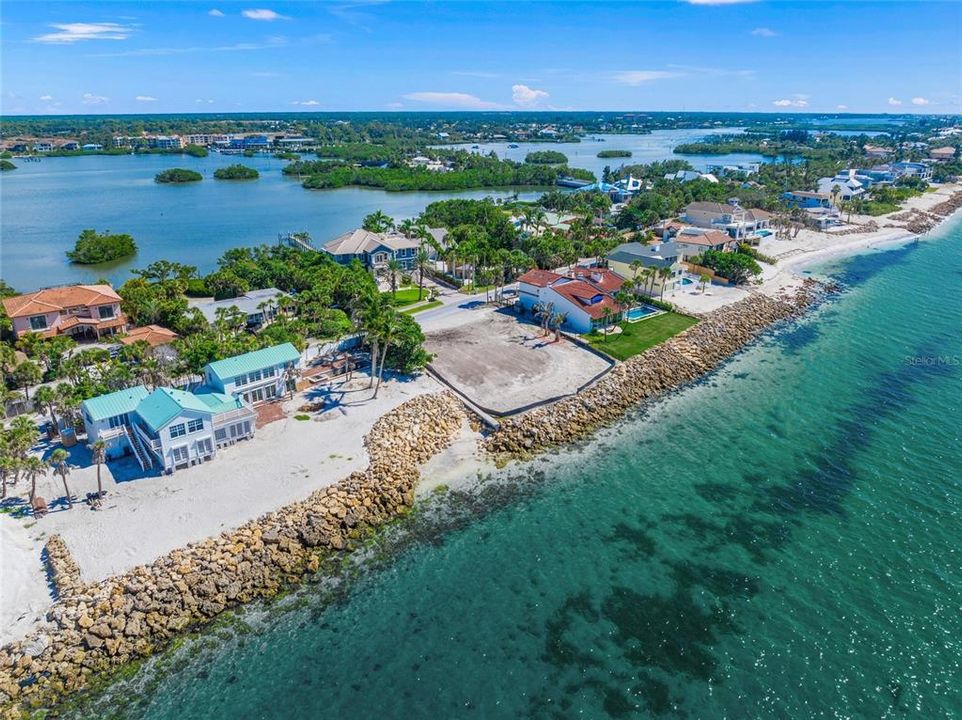 На продажу: $3,200,000 (0.39 acres)