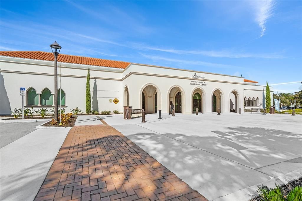 На продажу: $3,200,000 (0.39 acres)