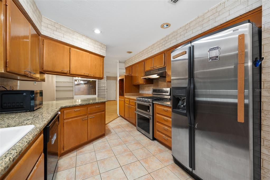 For Sale: $450,000 (4 beds, 2 baths, 2539 Square Feet)