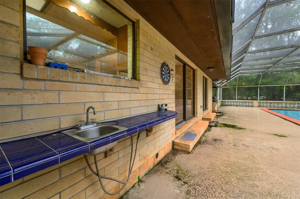 For Sale: $450,000 (4 beds, 2 baths, 2539 Square Feet)