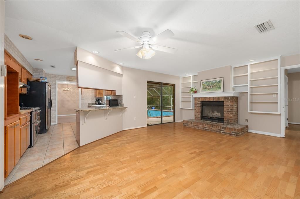 For Sale: $450,000 (4 beds, 2 baths, 2539 Square Feet)